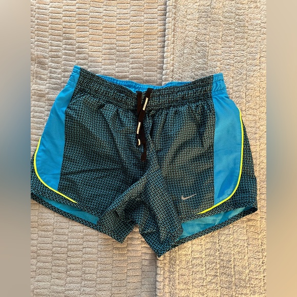 Nike shorts - Picture 2 of 7